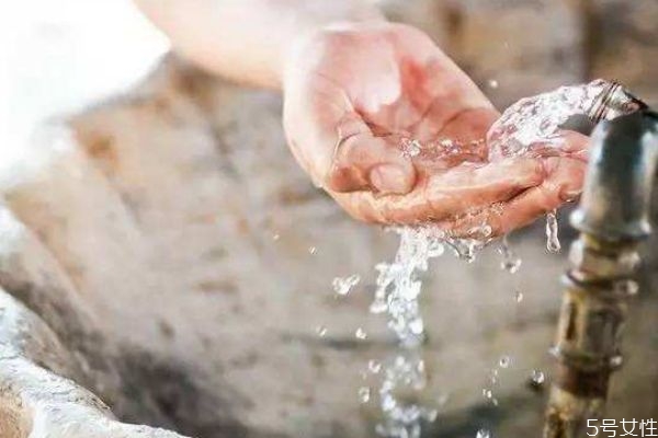 冷水洗臉會不會長痘痘 這個鍋冷水不背 冷水洗臉會不會長痘痘 這個鍋冷水不背