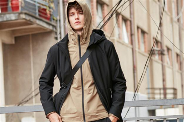 男生風衣里面搭配什么衣服好看 男生風衣里面怎么搭配 男生風衣里面搭配什么衣服好看 男生風衣里面怎么搭配