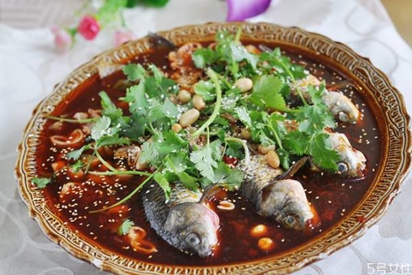 孕婦可以吃鯽魚嗎 孕婦吃鯽魚有什么注意的呢 孕婦可以吃鯽魚嗎 孕婦吃鯽魚有什么注意的呢