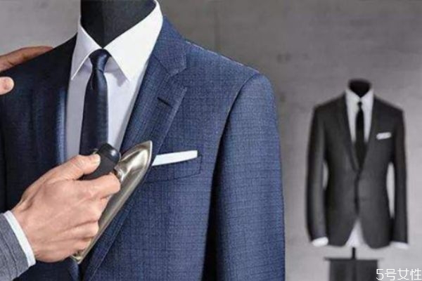 小西裝可以洗衣機(jī)洗嗎 西裝怎么清洗 小西裝可以洗衣機(jī)洗嗎 西裝怎么清洗