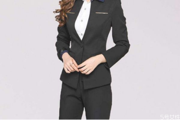 小西裝可以洗衣機(jī)洗嗎 西裝怎么清洗 小西裝可以洗衣機(jī)洗嗎 西裝怎么清洗