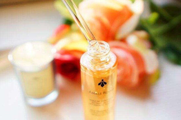 嬌蘭復(fù)原蜜味道好聞嗎 使用嬌蘭復(fù)原蜜的按摩手法 嬌蘭復(fù)原蜜味道好聞嗎 使用嬌蘭復(fù)原蜜的按摩手法