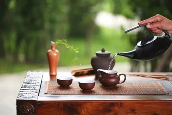 發(fā)燒時能喝濃茶嗎 發(fā)燒時能喝什么飲品 發(fā)燒時能喝濃茶嗎 發(fā)燒時能喝什么飲品