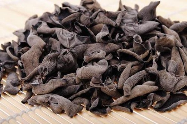 新鮮木耳為什么不能吃 為什么木耳要曬干吃 新鮮木耳為什么不能吃 為什么木耳要曬干吃