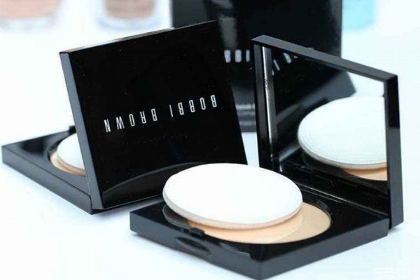 芭比布朗粉餅1號(hào)色白嗎 芭比布朗粉餅1號(hào)和5號(hào)區(qū)別 芭比布朗粉餅1號(hào)色白嗎 芭比布朗粉餅1號(hào)和5號(hào)區(qū)別