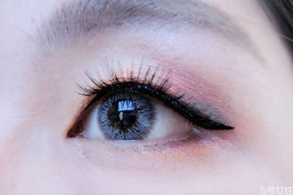 今年最流行眼影色號是什么呢 什么樣的眼影色號好看呢 今年最流行眼影色號是什么呢 什么樣的眼影色號好看呢