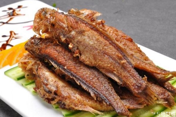 小黃魚應(yīng)該怎么挑選呢 吃小黃魚應(yīng)該怎么注意的呢 小黃魚應(yīng)該怎么挑選呢 吃小黃魚應(yīng)該怎么注意的呢