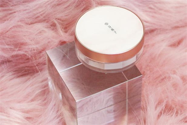 花西子散粉真的好用嗎 花西子散粉和紀(jì)梵希散粉哪個(gè)好 花西子散粉真的好用嗎 花西子散粉和紀(jì)梵希散粉哪個(gè)好