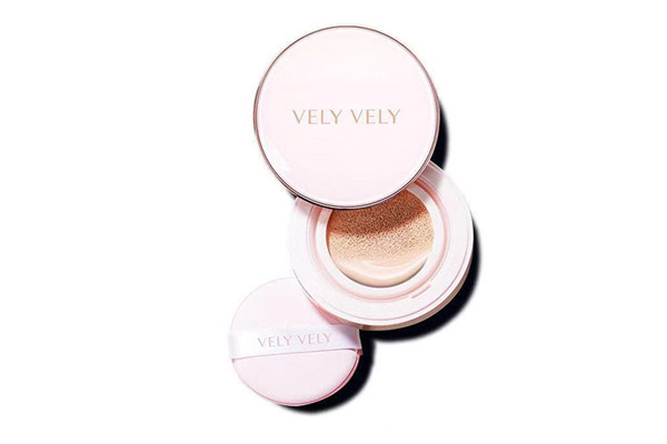 補妝用粉餅還是散粉好 散粉多久補一次 補妝用粉餅還是散粉好 散粉多久補一次