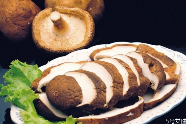 吃香菇有什么好處呢 香菇怎么做好吃呢 吃香菇有什么好處呢 香菇怎么做好吃呢