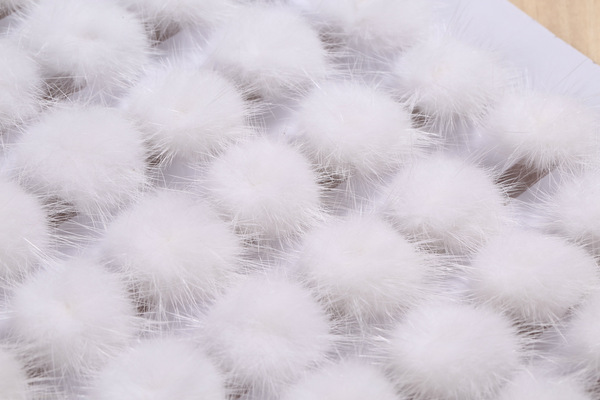 怎么用顏色來鑒別獺兔皮草 獺兔毛有幾個等級 怎么用顏色來鑒別獺兔皮草 獺兔毛有幾個等級