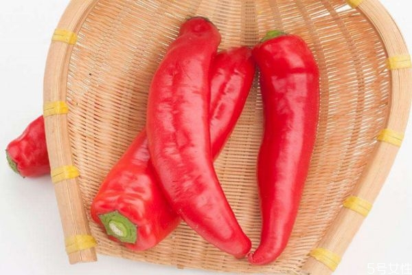 紅尖椒有什么營(yíng)養(yǎng)價(jià)值呢 吃紅尖椒有什么好處呢 紅尖椒有什么營(yíng)養(yǎng)價(jià)值呢 吃紅尖椒有什么好處呢