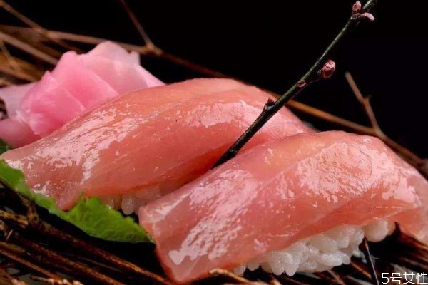 金槍魚可以生吃嗎 金槍魚生吃要注意什么呢 金槍魚可以生吃嗎 金槍魚生吃要注意什么呢