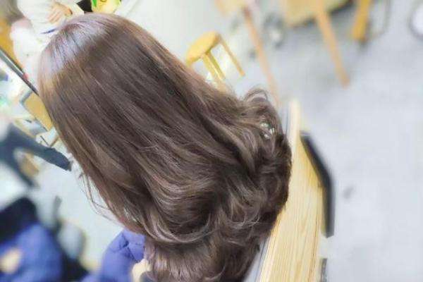 影響燙發(fā)維持時間的因素有哪些 卷發(fā)不卷了怎么辦 影響燙發(fā)維持時間的因素有哪些 卷發(fā)不卷了怎么辦