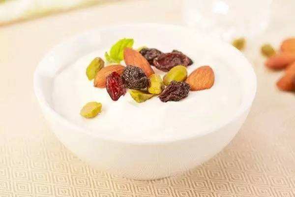 牛乳能直接喝嗎 24小時(shí)牛乳可以加熱嗎 牛乳能直接喝嗎 24小時(shí)牛乳可以加熱嗎