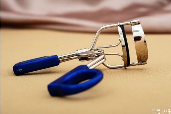 假睫毛能用睫毛夾夾嗎 如何不用睫毛夾就能讓睫毛翹 假睫毛能用睫毛夾夾嗎 如何不用睫毛夾就能讓睫毛翹