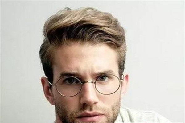 男生自然卷留什么發(fā)型 男生露額發(fā)型有哪些 男生自然卷留什么發(fā)型 男生露額發(fā)型有哪些