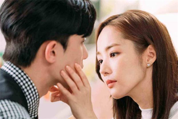 女孩子吃醋時(shí)會說哪些狠話 女朋友吃醋了怎么哄