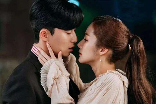 女孩子吃醋時(shí)會說哪些狠話 女朋友吃醋了怎么哄