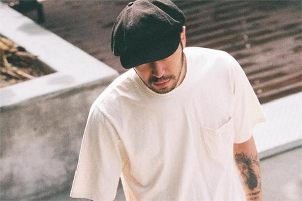 男生報(bào)童帽怎么戴好看 男生報(bào)童帽搭配圖片 男生報(bào)童帽怎么戴好看 男生報(bào)童帽搭配圖片