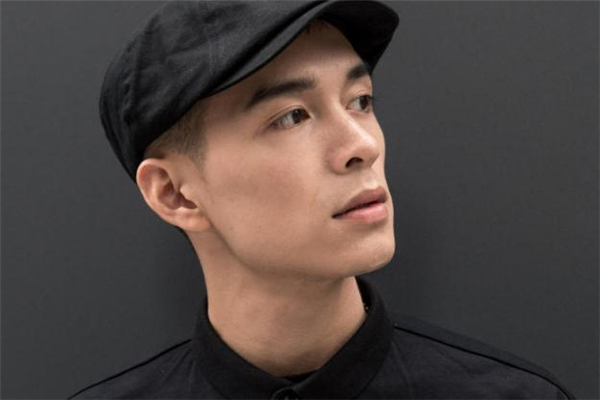 男生報(bào)童帽怎么戴好看 男生報(bào)童帽搭配圖片 男生報(bào)童帽怎么戴好看 男生報(bào)童帽搭配圖片