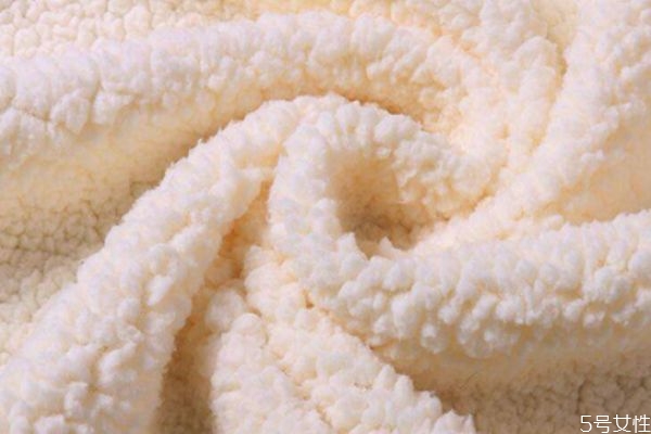 羊羔毛和顆粒絨的區(qū)別 羊剪絨和顆粒絨區(qū)別 羊羔毛和顆粒絨的區(qū)別 羊剪絨和顆粒絨區(qū)別