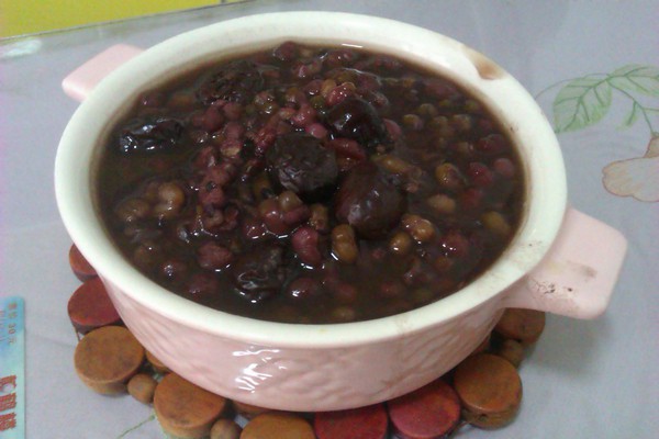 水腫型體質(zhì)能多喝水嗎 水腫型體質(zhì)每天喝多少水好 水腫型體質(zhì)能多喝水嗎 水腫型體質(zhì)每天喝多少水好