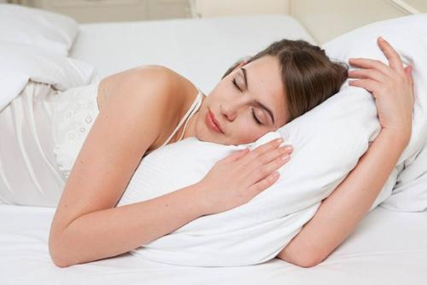 睡覺能增強(qiáng)免疫力嗎 睡覺怎么睡對(duì)身體好 睡覺能增強(qiáng)免疫力嗎 睡覺怎么睡對(duì)身體好