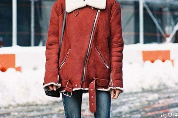 羊羔毛保暖性怎么樣 羊羔毛和棉哪個(gè)更暖和 羊羔毛保暖性怎么樣 羊羔毛和棉哪個(gè)更暖和