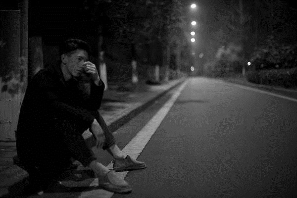 男生失戀后痛苦的表現(xiàn)有哪些 男生失戀后是什么感覺(jué) 男生失戀后痛苦的表現(xiàn)有哪些 男生失戀后是什么感覺(jué)