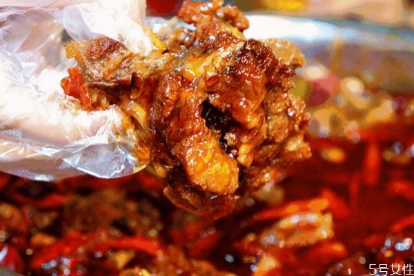 吃羊蝎子有什么注意的呢 羊蝎子不能和什么一起吃呢 吃羊蝎子有什么注意的呢 羊蝎子不能和什么一起吃呢