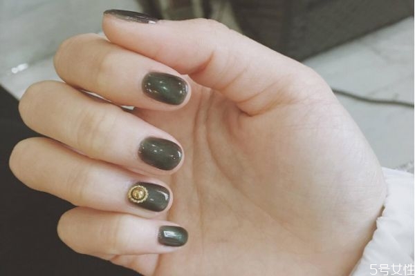 貓眼石美甲的做法是什么 貓眼石美甲多少錢 貓眼石美甲的做法是什么 貓眼石美甲多少錢