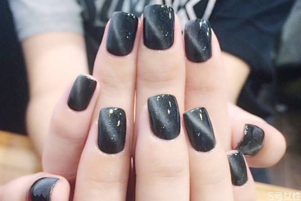 貓眼石美甲的做法是什么 貓眼石美甲多少錢 貓眼石美甲的做法是什么 貓眼石美甲多少錢