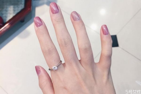 貓眼石美甲的做法是什么 貓眼石美甲多少錢 貓眼石美甲的做法是什么 貓眼石美甲多少錢