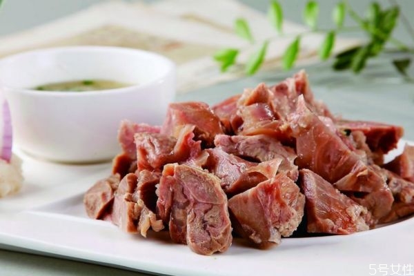 什么是羊腱子呢 羊腱子有什么營(yíng)養(yǎng)價(jià)值呢 什么是羊腱子呢 羊腱子有什么營(yíng)養(yǎng)價(jià)值呢