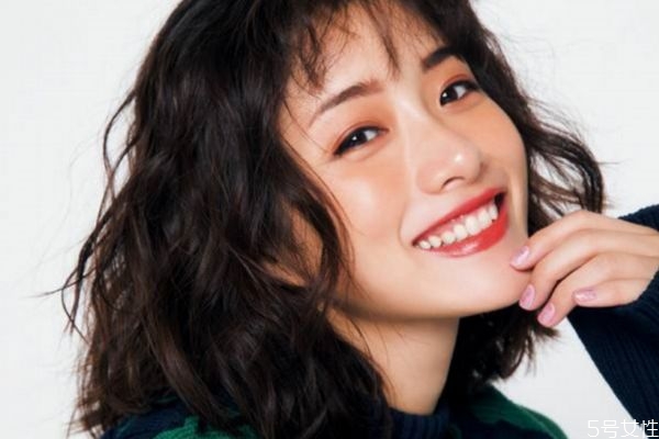 見長輩化什么眼影 見家長眼影妝容 見長輩化什么眼影 見家長眼影妝容