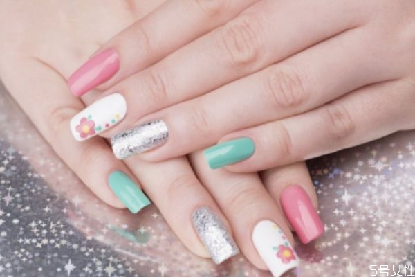 長期做美甲師的危害是什么 經(jīng)常美甲的危害 長期做美甲師的危害是什么 經(jīng)常美甲的危害