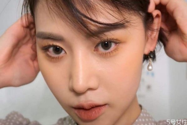 見長輩化什么眼影 見家長眼影妝容 見長輩化什么眼影 見家長眼影妝容