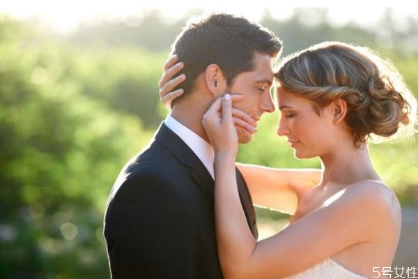 女生喜歡什么東西 讓女生瞬間感動(dòng)的禮物 女生喜歡什么東西 讓女生瞬間感動(dòng)的禮物