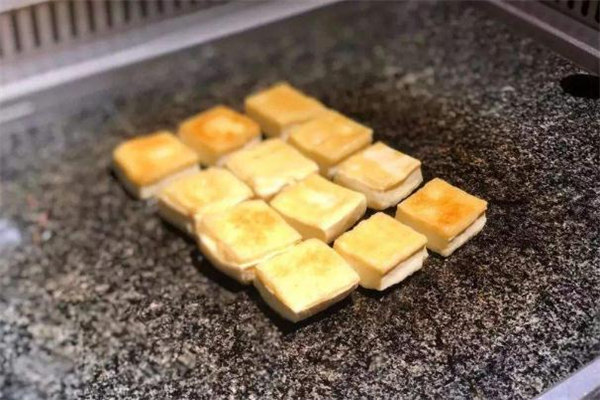 包漿豆腐可以用微波爐烤嗎 微波爐烤包漿豆腐的做法 包漿豆腐可以用微波爐烤嗎 微波爐烤包漿豆腐的做法