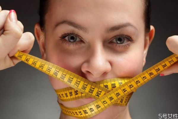 可以節(jié)食減肥嗎 節(jié)食減肥的危害有什么呢 可以節(jié)食減肥嗎 節(jié)食減肥的危害有什么呢