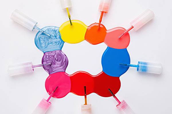 亮油和底油有什么區(qū)別 底油可以代替亮油嗎 亮油和底油有什么區(qū)別 底油可以代替亮油嗎