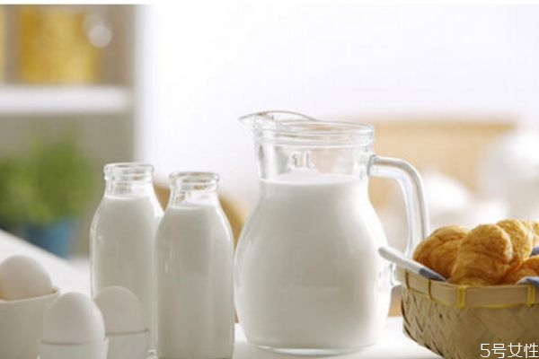 全脂牛奶是什么呢 喝全脂牛奶會胖嗎 全脂牛奶是什么呢 喝全脂牛奶會胖嗎