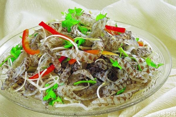 吃魚(yú)皮有什么注意的呢 什么人不能吃魚(yú)皮呢 吃魚(yú)皮有什么注意的呢 什么人不能吃魚(yú)皮呢