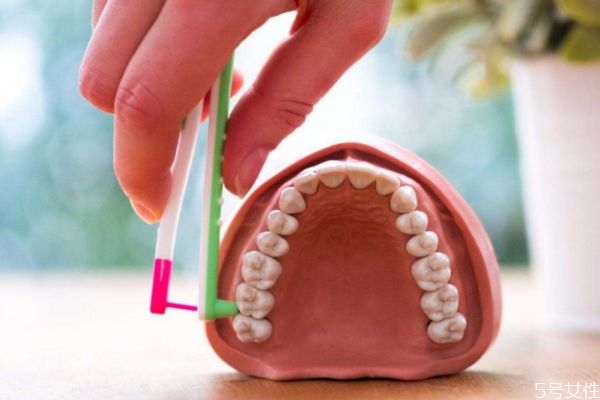 牙縫變大是怎么造成的呢 牙縫變大有什么危害呢 牙縫變大是怎么造成的呢 牙縫變大有什么危害呢