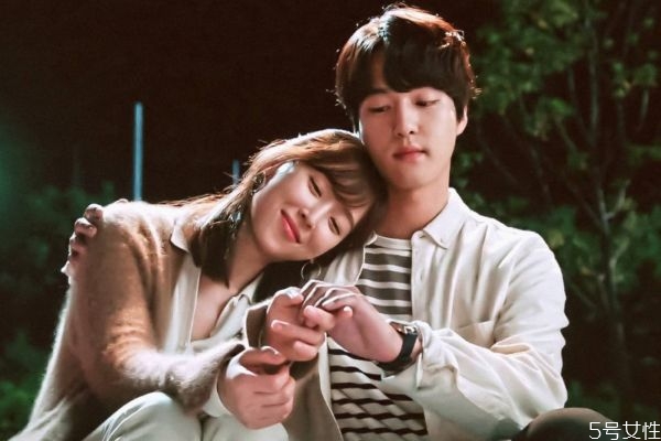 愛情中有公平嗎 戀愛是否要分對(duì)與錯(cuò)呢 愛情中有公平嗎 戀愛是否要分對(duì)與錯(cuò)呢