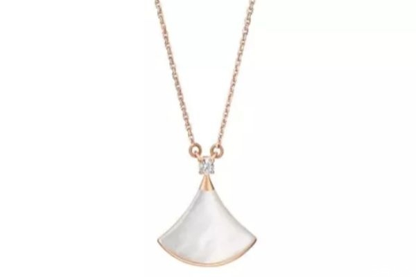 項(xiàng)鏈買(mǎi)什么品牌好 女生項(xiàng)鏈買(mǎi)什么品牌好 項(xiàng)鏈買(mǎi)什么品牌好 女生項(xiàng)鏈買(mǎi)什么品牌好