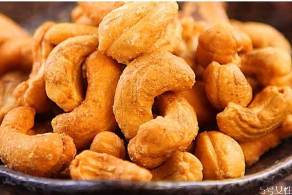 腰果是怎么來(lái)的呢 腰果什么時(shí)候成熟呢 腰果是怎么來(lái)的呢 腰果什么時(shí)候成熟呢