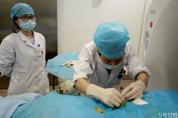 胰腺癌的癥狀有什么呢 胰腺癌造成的原因有什么呢 胰腺癌的癥狀有什么呢 胰腺癌造成的原因有什么呢