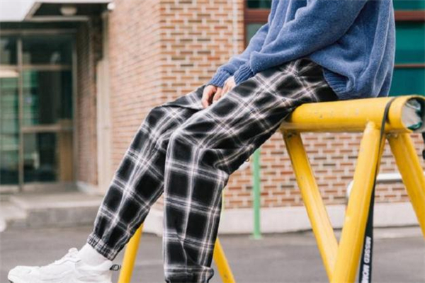 男生穿什么褲子百搭 男生有哪些百搭的褲子 男生穿什么褲子百搭 男生有哪些百搭的褲子